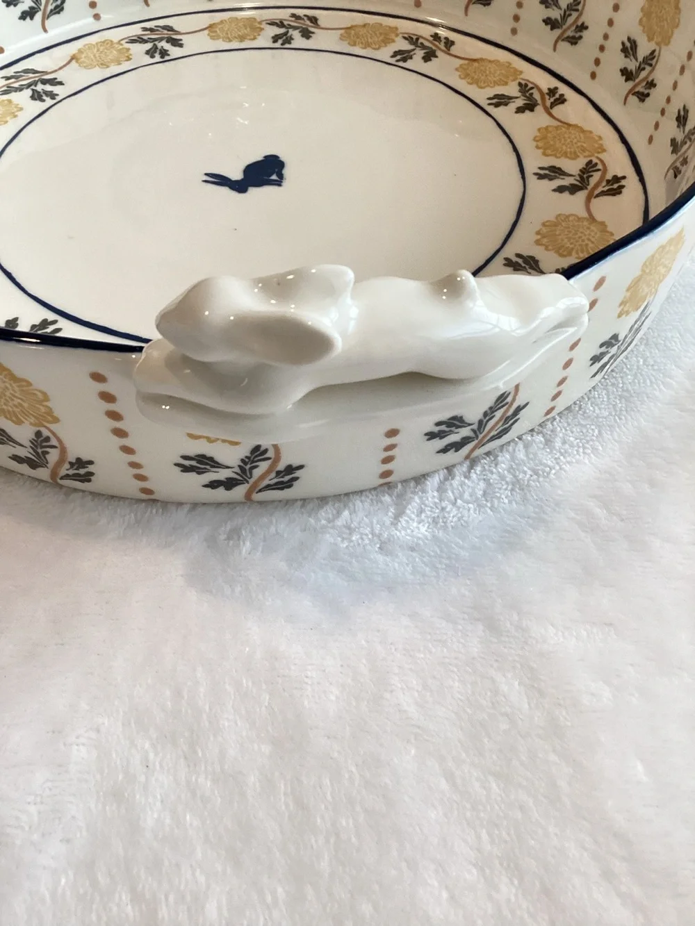 Anthropologie Millie Round Baking Dish Stoneware New Farm Rustic Bunny